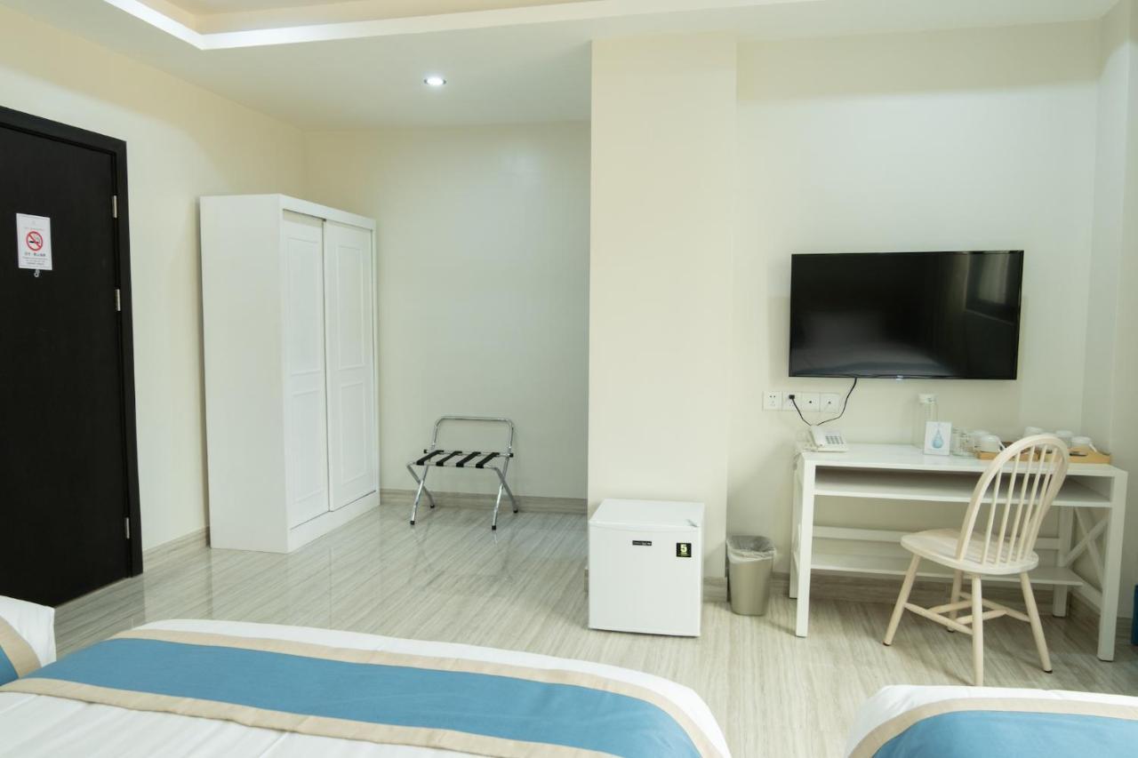 Hampton Suites Davao City Dış mekan fotoğraf