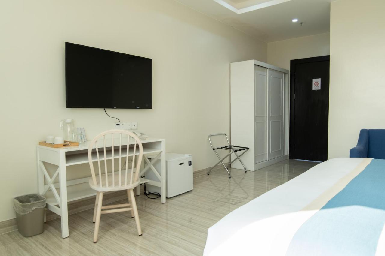 Hampton Suites Davao City Dış mekan fotoğraf